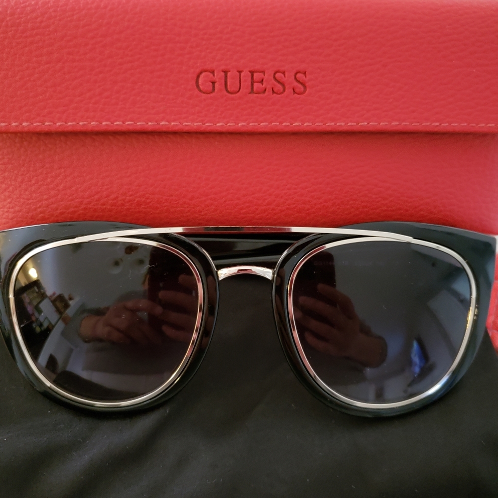 GUESS SUNGLASSES